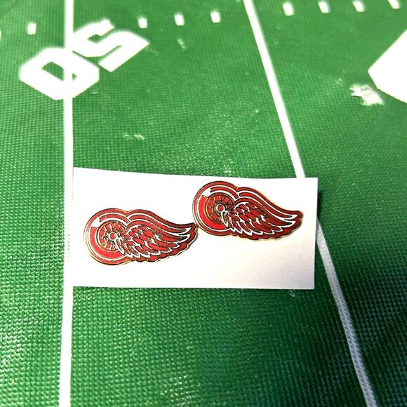 Detroit Red Wings Earrings - Picture 1 of 2